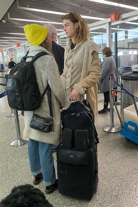 cara delevingne airport